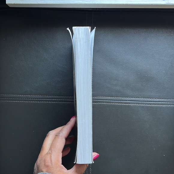 Uninvited by Lysa TerKeurst NY Times Bestseller - Picture 3 of 4